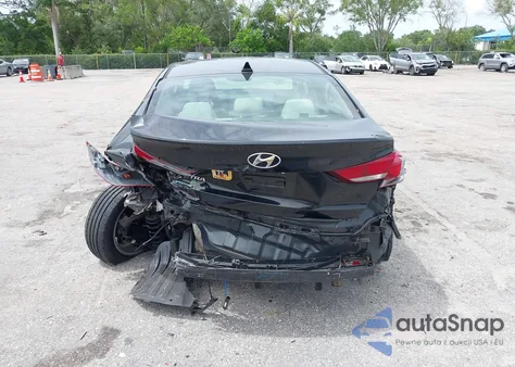2018 Hyundai Elantra Value Edition z USA, uszkodzony, nr VIN 5NPD84LF1JH256833